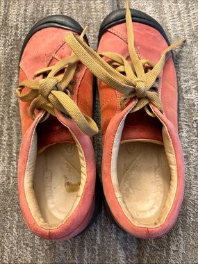Coral Lace-Up Casual Shoes